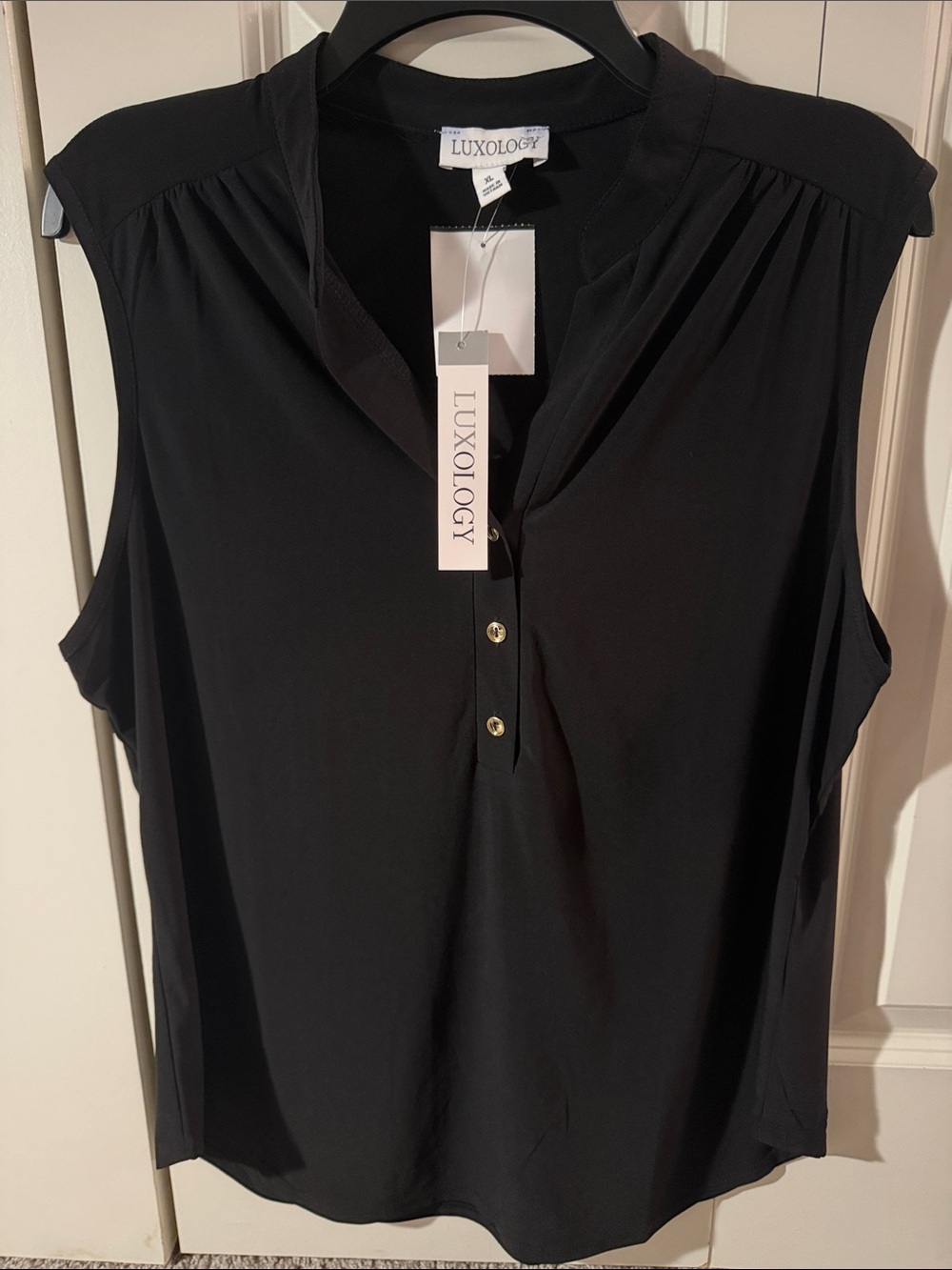 NWT Luxology sleeveless dress shirt. Black color. Size XL.
